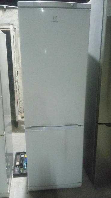 Холодильник Indesit, Б/у, Двухкамерный, De frost (капельный), 60 * 185 * 45