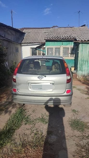 Nissan Almera Tino: 2001 г., 1.8 л, Кол менен иштөөчү, Бензин, Хетчбек — 5