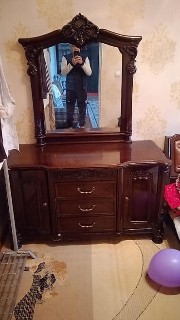 Эмерек гарнитурлары: Уктоочу бөлмө гарнитуру, Колдонулган, Эки кишилик керебет, Жыгач, Өзү алып кетүү — 2