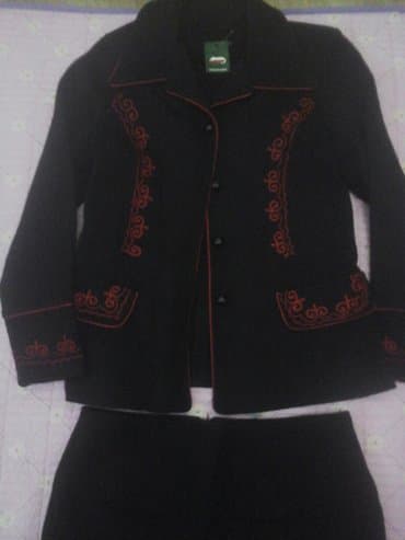 Костюмы: Продаётся: Женск. трикотажн. материал (плотный) костюм и юбка — 1