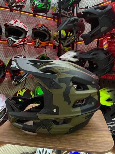 фонарик для велосипедов: Шлем велосипедный унисекс, на все лицо, для горных велосипедов — 1