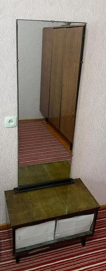 стол для столовая: Шифонбер 4000 сом күзгү - 3000 сом . Талас шаарында — 2
