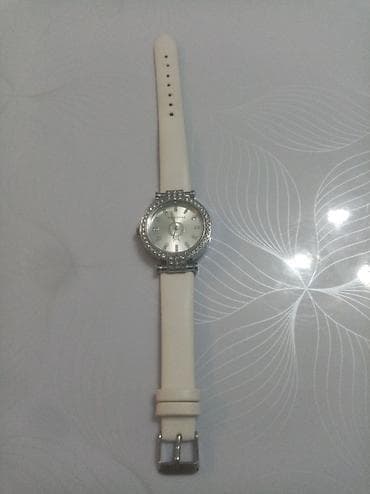 Женская часы, работает очень хорошо, цвет белый