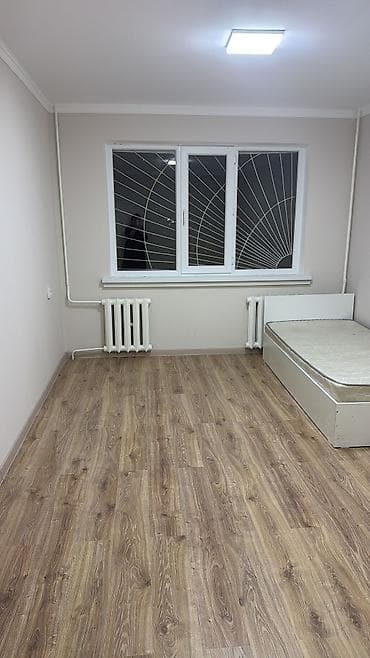 Ламинат: 2 комнаты, 43 м², 10 мкр 104 серия, 1 этаж, Евроремонт — 10