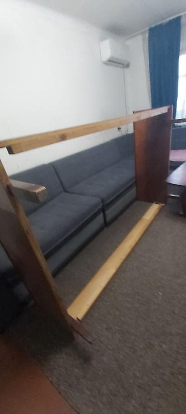 каркас для матраса: Отдам даром кровать с двухспальным матрасом (на заднем плане) из — 1