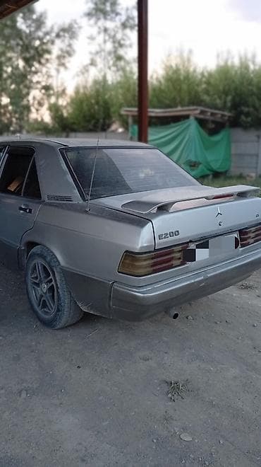 mini jack: Mercedes-Benz 190: 1990 г., 2 л, Бензин, Седан — 3