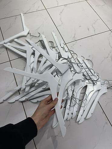 плечики деревянные: Вешалки, плечики, Б/у, Самовывоз — 1