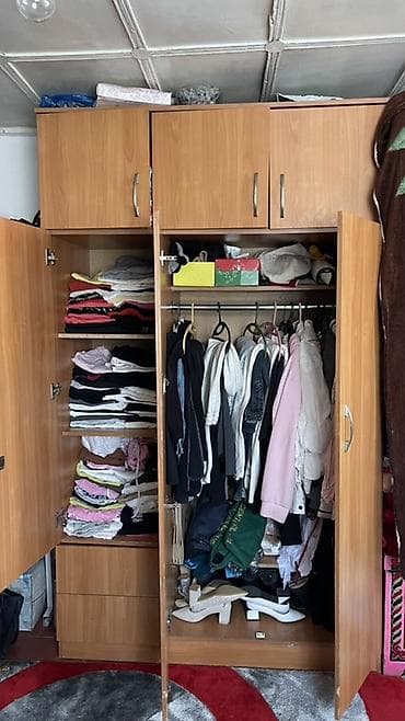 Спальные гарнитуры: Шкаф и комод/Гарнитур для спальни из ЛДСП в тёплом древесном декоре — 3