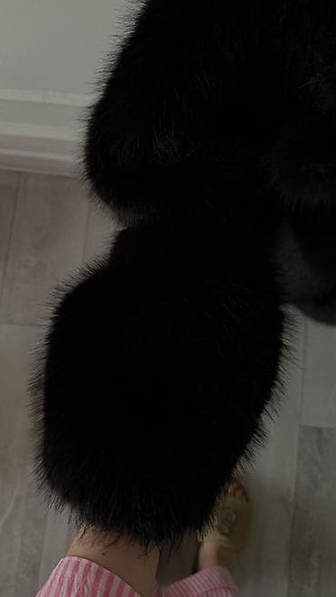 кийим алам: Шуба ZHKZ, черная - Элегантная объемная шуба из густого — 3