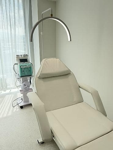 процедурный столик медицинский: Косметологическая/процедурнаяг кушетка с подлокотниками и — 5