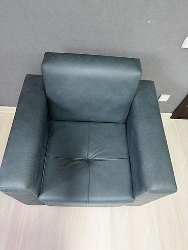 угловой диван с полкой: Комплект мягкой мебели: прямой диван и кресло в едином стиле. - — 5