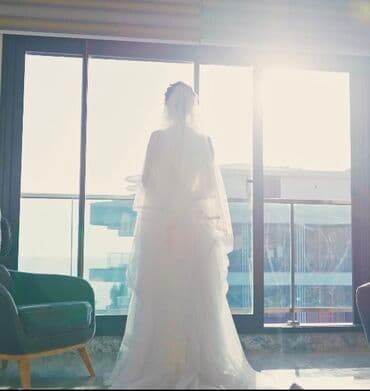 фата на девичник: Фата
Продаю, длинная, по краям блестящие паетки по всей длине — 2