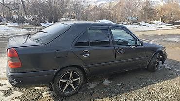 honda stream крыло: Седан темно‑серого цвета с тонированными стеклами. Кузов 4‑дверный — 6