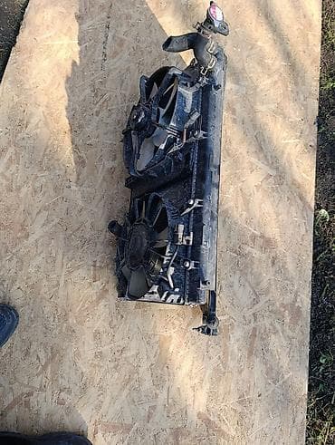 Комплект передних фар Honda 2004 г., Оригинал at lalafo.kg Комплект передних фар Honda 2004 г., Оригинал