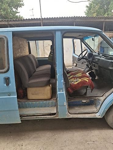 бус грузовой двух скатный: Легкий грузовик, Ford, Б/у — 6