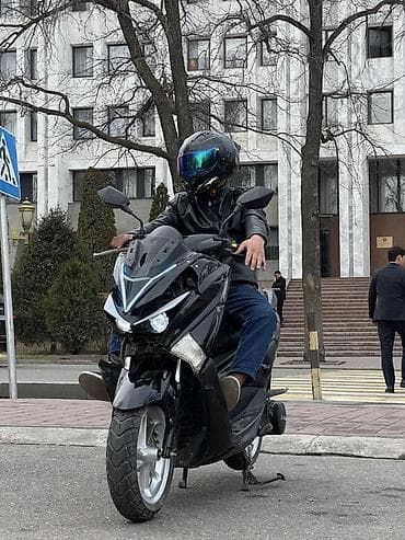 Скутеры: Скутер городской, спортивный дизайн, черный цвет. Основные — 3