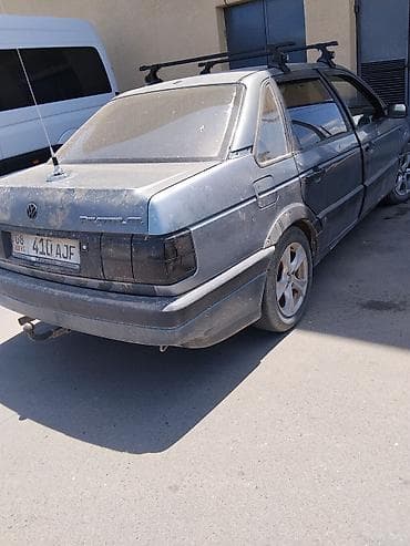 Унаа сатуу: Volkswagen Passat: 1989 г., 1.8 л, Кол менен иштөөчү, Бензин, Седан — 1