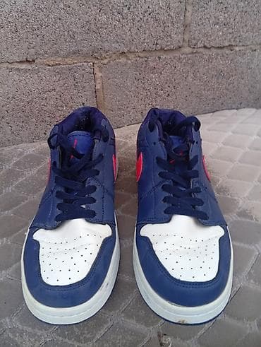 nike react: Продаю подростковую хорошую кроссовки брали за 2000 сом отдадим за — 2