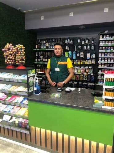 дождевик с логотипом: Требуется Кассир, График: День через два, Менее года опыта, Карьерный рост, Полный рабочий день — 2