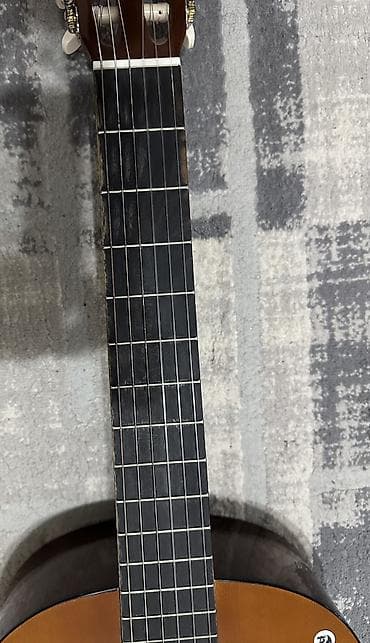 Продажа акустической гитары Yamaha модели C40 в нормальном состоянии — 2
