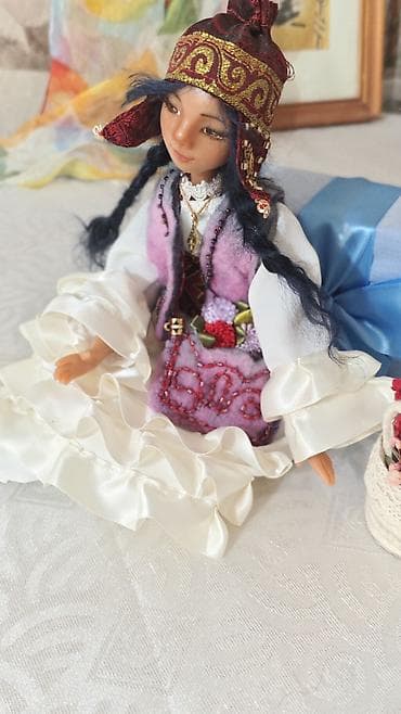 в единственнои экземпляре: Национальный костюм, Женский — 3