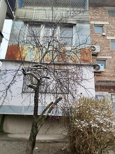 4 комнаты, 90 м², 105 серия, 3 этаж, Старый ремонт at lalafo.kg 4 комнаты, 90 м², 105 серия, 3 этаж, Старый ремонт