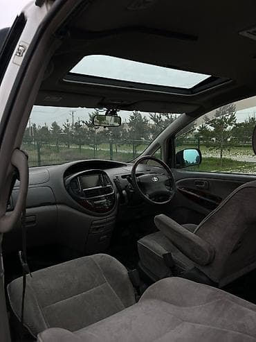 задний капот: Toyota Estima: 2003 г., Минивэн — 5