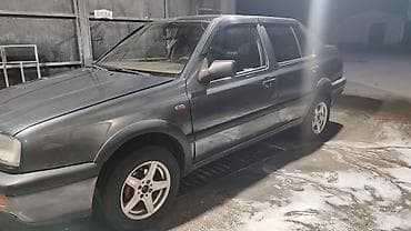 Транспорт: Volkswagen Vento: 1993 г., 1.8 л, Механика, Бензин, Седан — 4