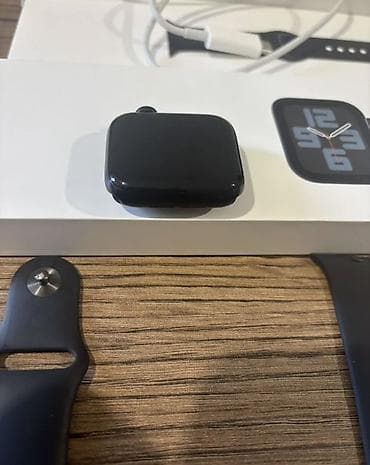 Apple Watch: Apple Watch (серия не указана), корпус темный, ремешок Sport черный — 4
