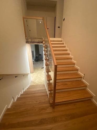 Деревянная лестница Для дома, Форма лестницы: Много-маршевая, Стиль: Модерн