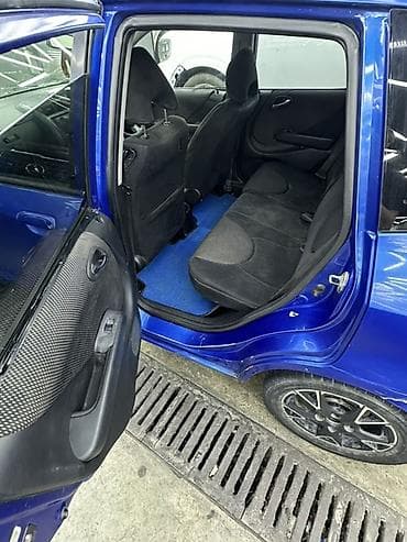 спортивный машина: Honda Fit: 2002 г., Бензин, Хэтчбэк — 7