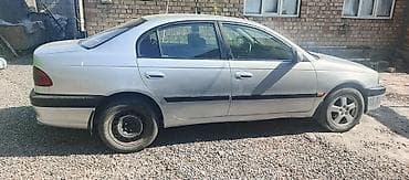 Транспорт: Toyota Avensis: 1999 г., 1.6 л, Механика, Седан — 4