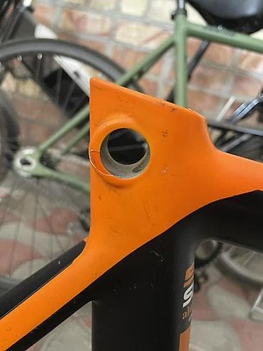 ИЩУ ЗАЖИМ ДЛЯ СНМ300 Заглушка/втулка крепления седельного узла для