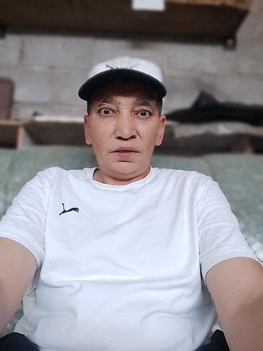 Базовая футболка Puma, белая - Классический крой с круглым вырезом -