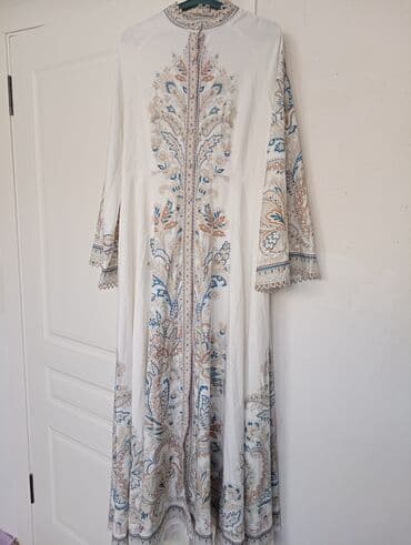 короткое трикотажное платье с длинным рукавом: Элегантное женское платье-макси с длинными рукавами и этническим — 1