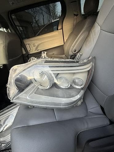 тирактир 80: Комплект передних фар Toyota — 3