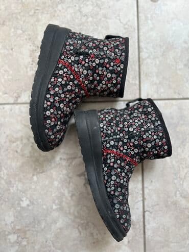 размер 28: Продаю детские Ugg на девочку Указан размер 35.Подойдут на 34.Оригинал — 1