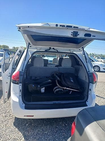 mini copper: Toyota Sienna: 2010 г., 3.5 л, Автомат, Газ, Минивэн — 7