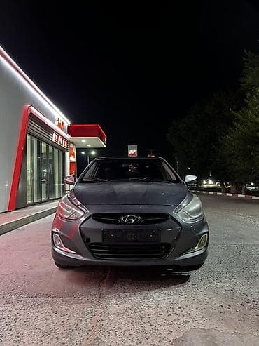 водный аттракцион: Hyundai Solaris: 2011 г., 1.6 л, Автомат, Бензин, Седан — 1