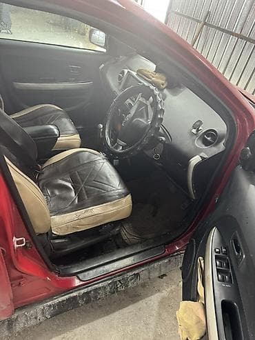 suzuki gn: Toyota Ist: 2002 г., 1.5 л, Автомат, Бензин, Хэтчбэк — 6