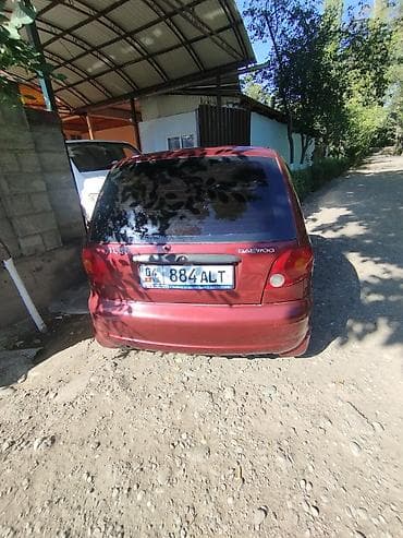 jak авто: Компактный городской хэтчбек красного цвета. Кузов: - 5 дверей — 6