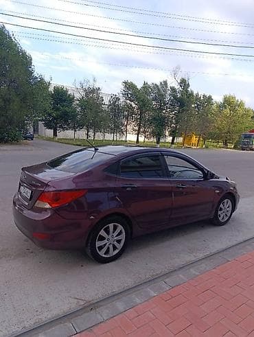2 8: Hyundai Solaris: 2013 г., 1.4 л, Автомат, Бензин, Седан — 4