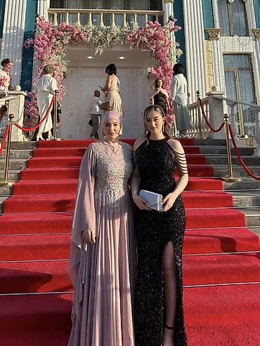 Личные вещи: Вечерние платья – 3 модели все платья одевались один раз 1) Платье в — 5