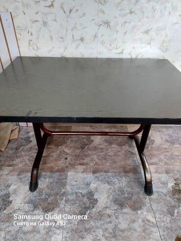 Промышленная химия: Продаётся прочный стол с железными ножками. Отлично подходит для — 3