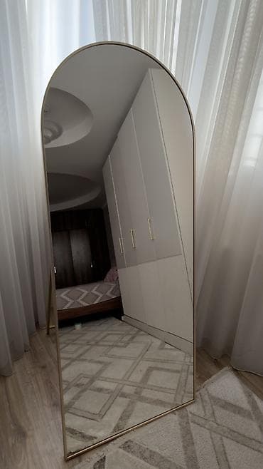 Напольное зеркало в полный рост с закруглённым верхом - Тип