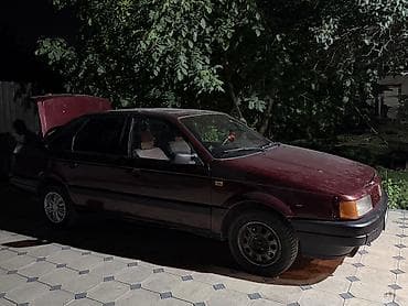 Volkswagen Passat: 1990 г., 1.8 л, Механика, Бензин, Седан — 1