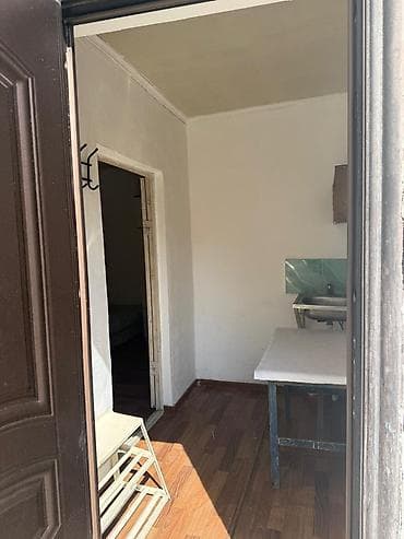 сдаю помощение: Сдается мебелированная комната, с ремонтом. Без бытовой техники. Для — 4