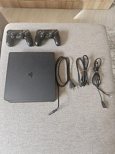 Play Station 4, в комплекте:
2 геймпада
GTA 5
Торг не предлагать