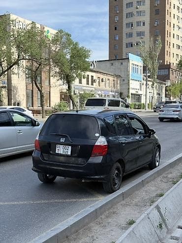 Honda Fit: 2004 г., 1.3 л, Автомат, Бензин, Хэтчбэк