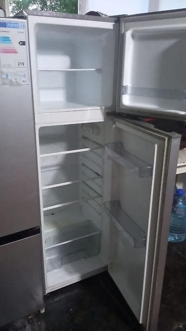 Мебель: ПРОДАЮ Б/У мебель и бытовую техникум 1) Белый шифонер 7000 с. 2) — 9